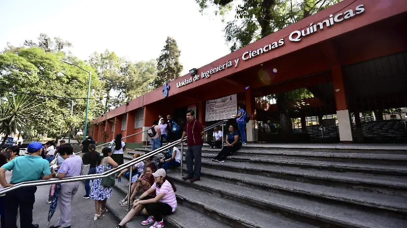 Universitarios